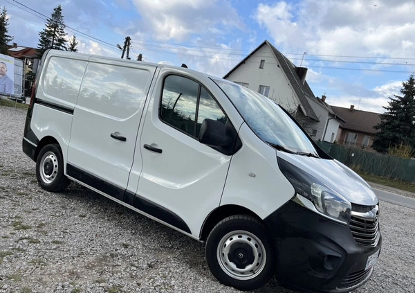 Opel Vivaro cena 46800 przebieg: 221444, rok produkcji 2015 z Goniądz małe 352